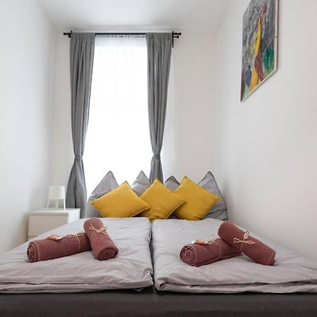 14 C&J'S Apartment Виена Екстериор снимка