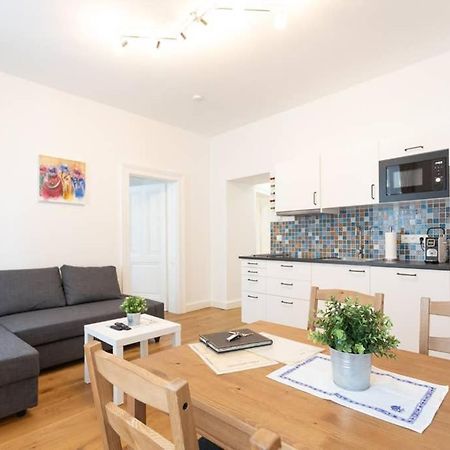 14 C&J'S Apartment Виена Екстериор снимка
