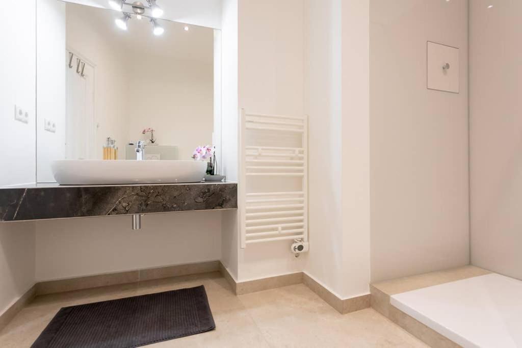 14 C&J'S Apartment Виена Екстериор снимка