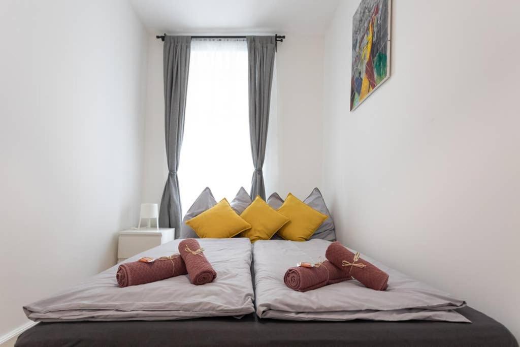 14 C&J'S Apartment Виена Екстериор снимка