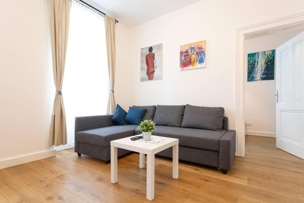 14 C&J'S Apartment Виена Екстериор снимка