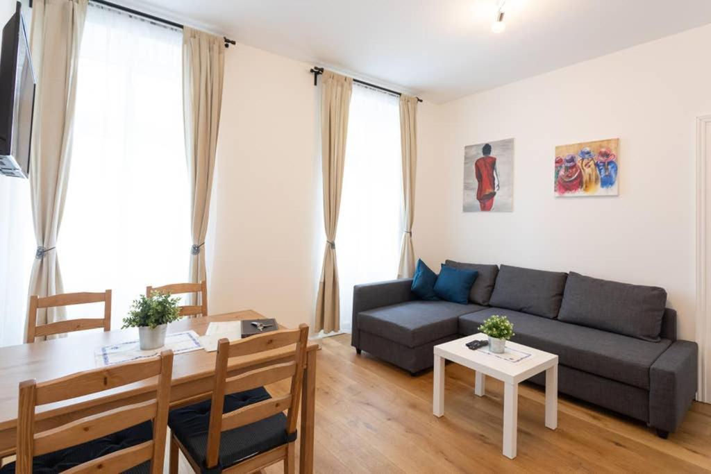 14 C&J'S Apartment Виена Екстериор снимка