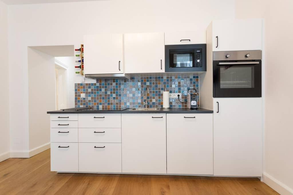 14 C&J'S Apartment Виена Екстериор снимка