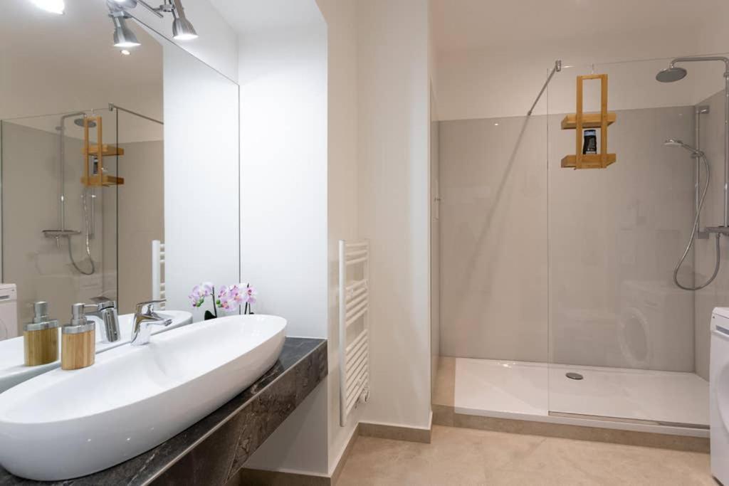 14 C&J'S Apartment Виена Екстериор снимка